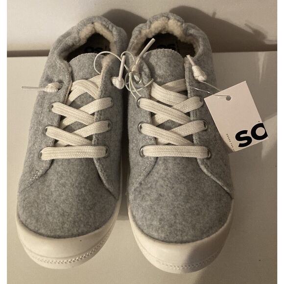 NWT Women's SO Redwood Grey Sneakers Size 7 Memory Foam Super Comfy - Picture 1 of 7